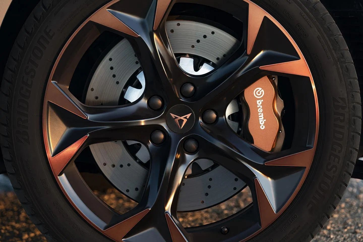 BREMBO SEAT CUPRA FORMENTOR & VAG 4 PISTON BREMBO KALİPER SETİ İÇİN BALATA SETİ